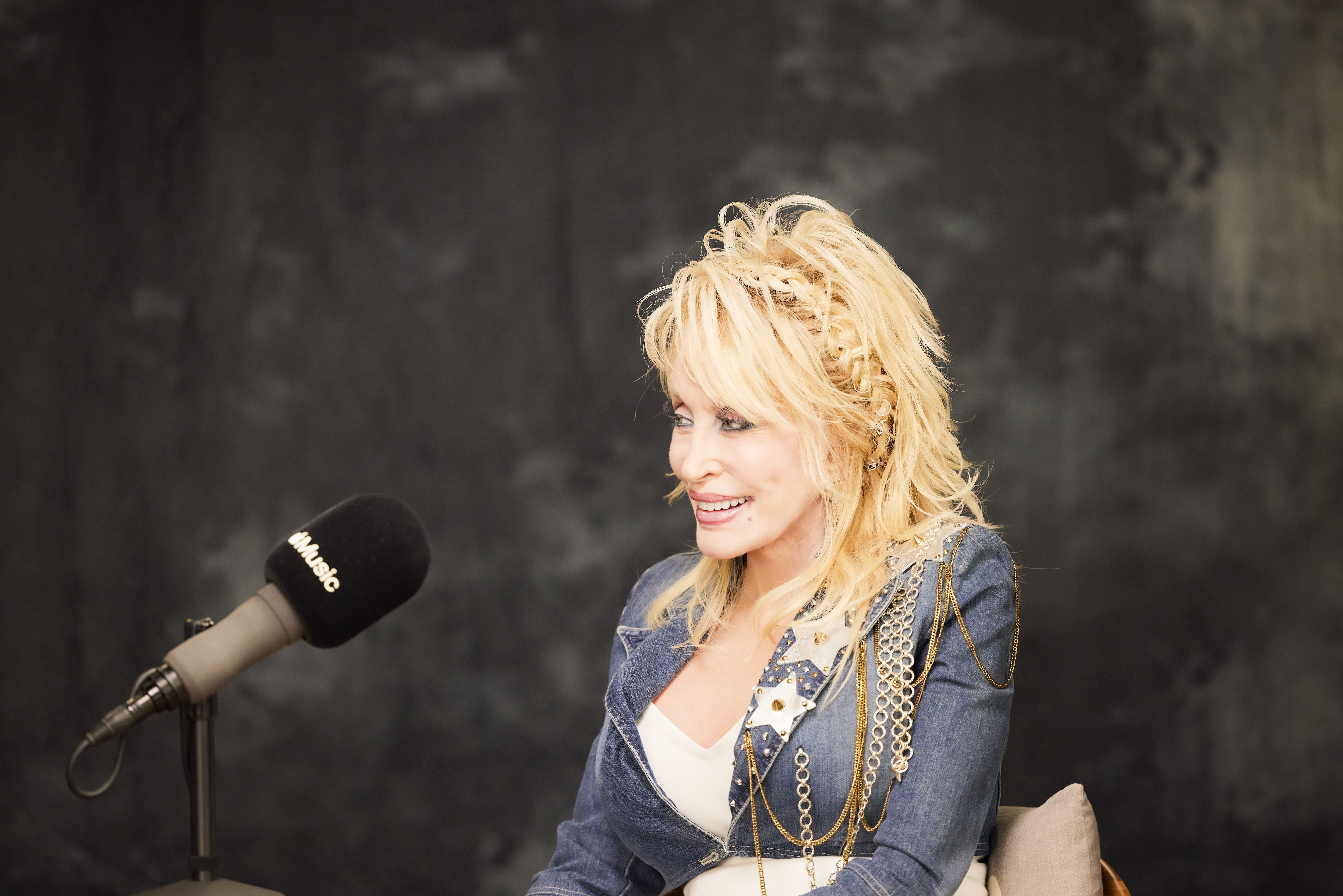 Dolly Parton Launching ‘What Would Dolly Do Radio Show on Apple Music 1