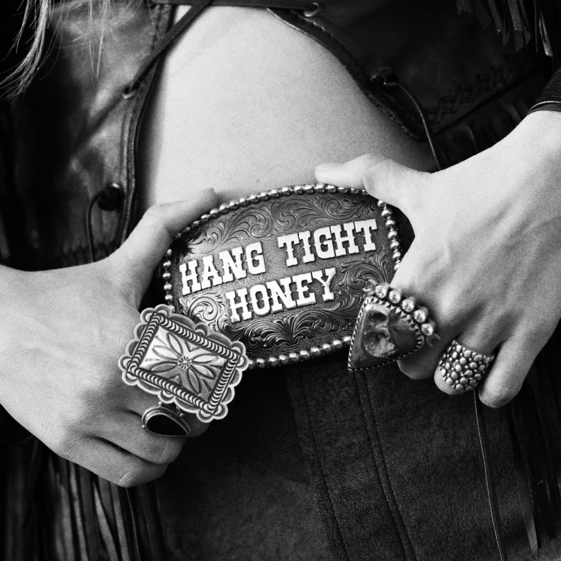 Lainey Wilson “Hang Tight Honey” – Country Music News Blog
