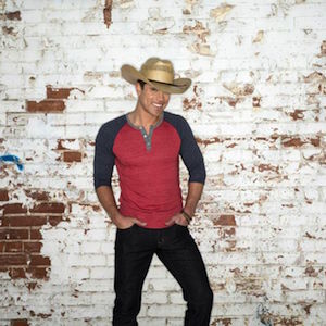 Dustin Lynch on Country Music News Blog